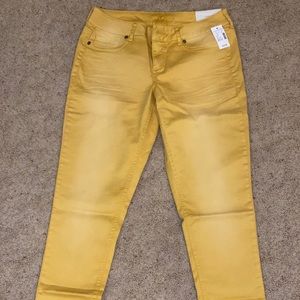 Yellow skinny jeans